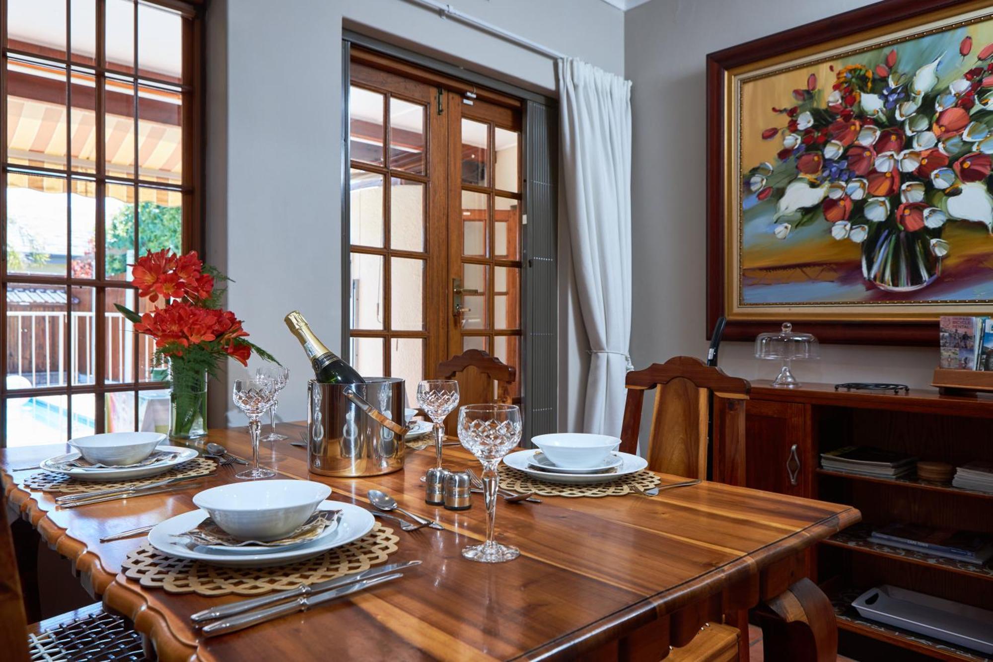 Meerendal Cottage-Affordable Luxury-Private Garden With Pool & Hot Tub Cidade Do Cabo Exterior foto