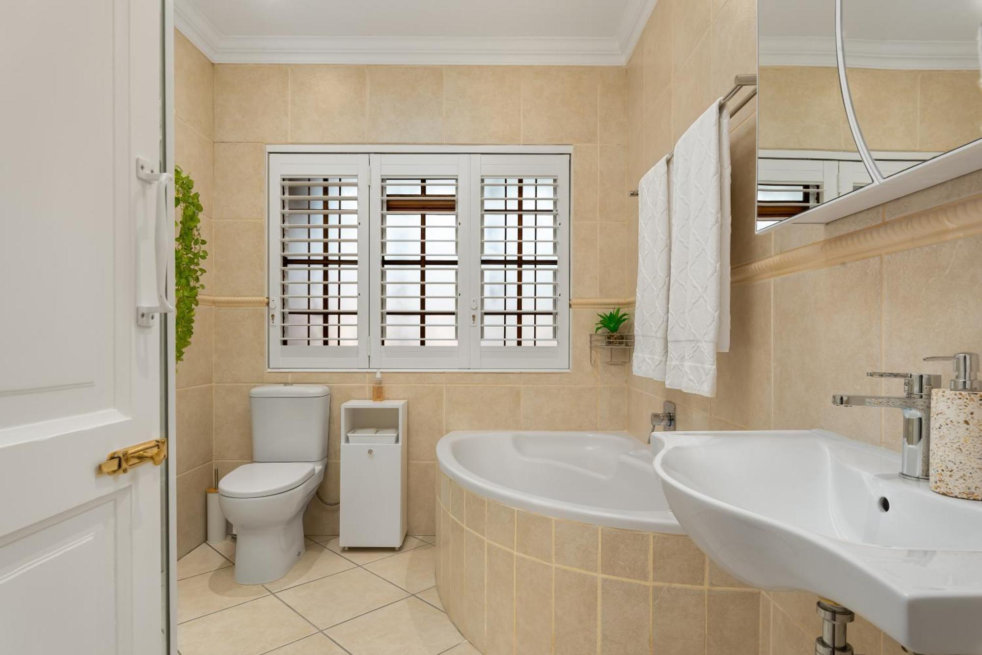 Meerendal Cottage-Affordable Luxury-Private Garden With Pool & Hot Tub Cidade Do Cabo Exterior foto
