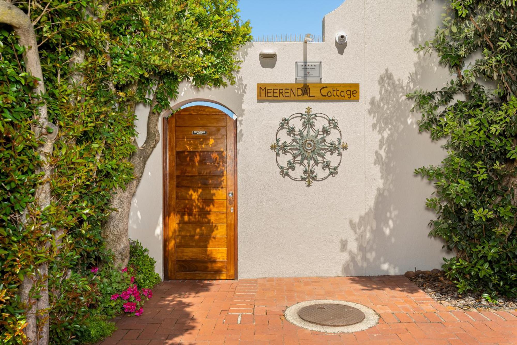 Meerendal Cottage-Affordable Luxury-Private Garden With Pool & Hot Tub Cidade Do Cabo Exterior foto
